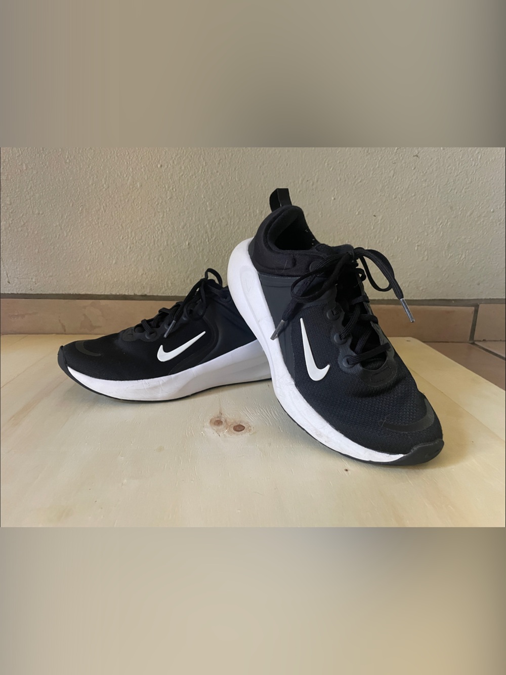 Nike Women’s Black and White Athletic Sneakers